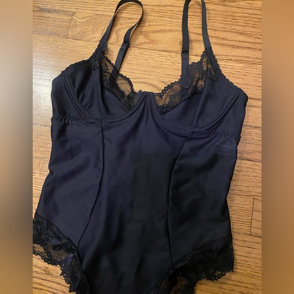 Elegant Black Lace Bodysuit - Picture 7 of 7